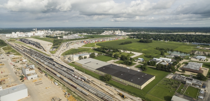 Aerial photo of rails adjacent to Lineage's Decatur (IL) facility
