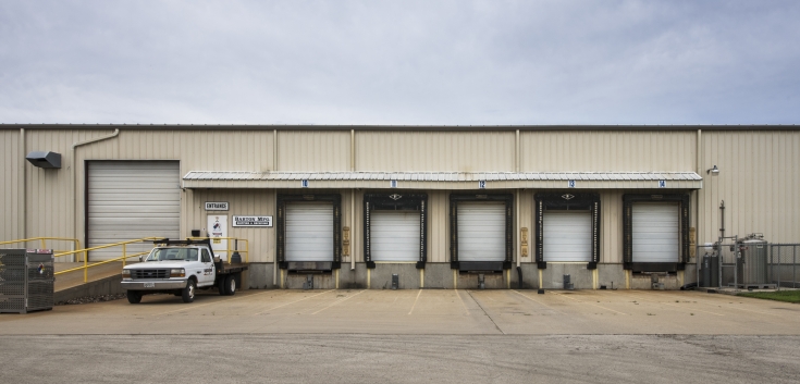 Exterior photo of Lineage's Decatur, IL facility