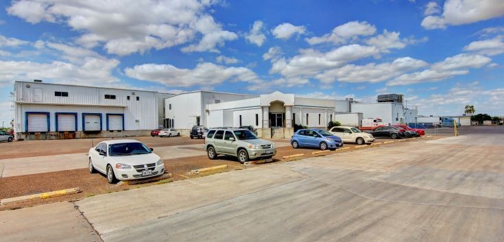 Exterior photo of Lineage's West Military facility