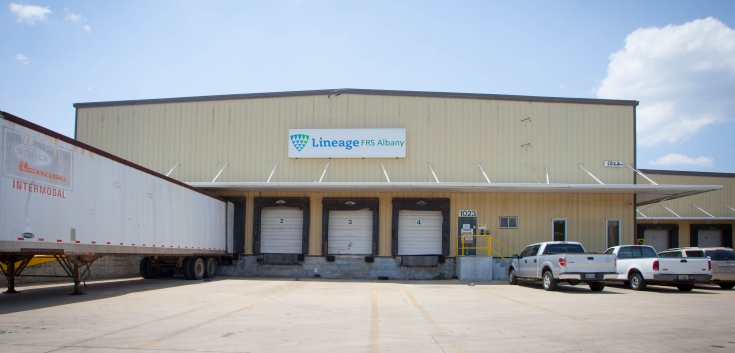 Exterior photo of Lineage's Albany facility loading dock