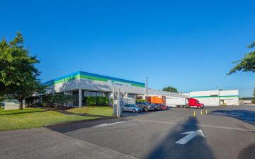 Exterior photo of Lineage's Tacoma, WA facility