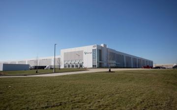 Exterior photo of Lineage's Wilmington - Graaskamp facility