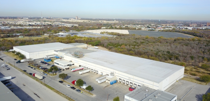 Aerial photo of Lineage's San Antonio - AT&T Parkway facility