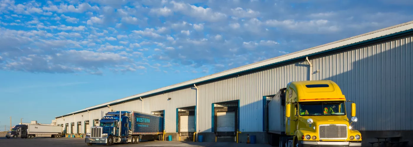 Exterior photo of Lineage's Kennewick facility