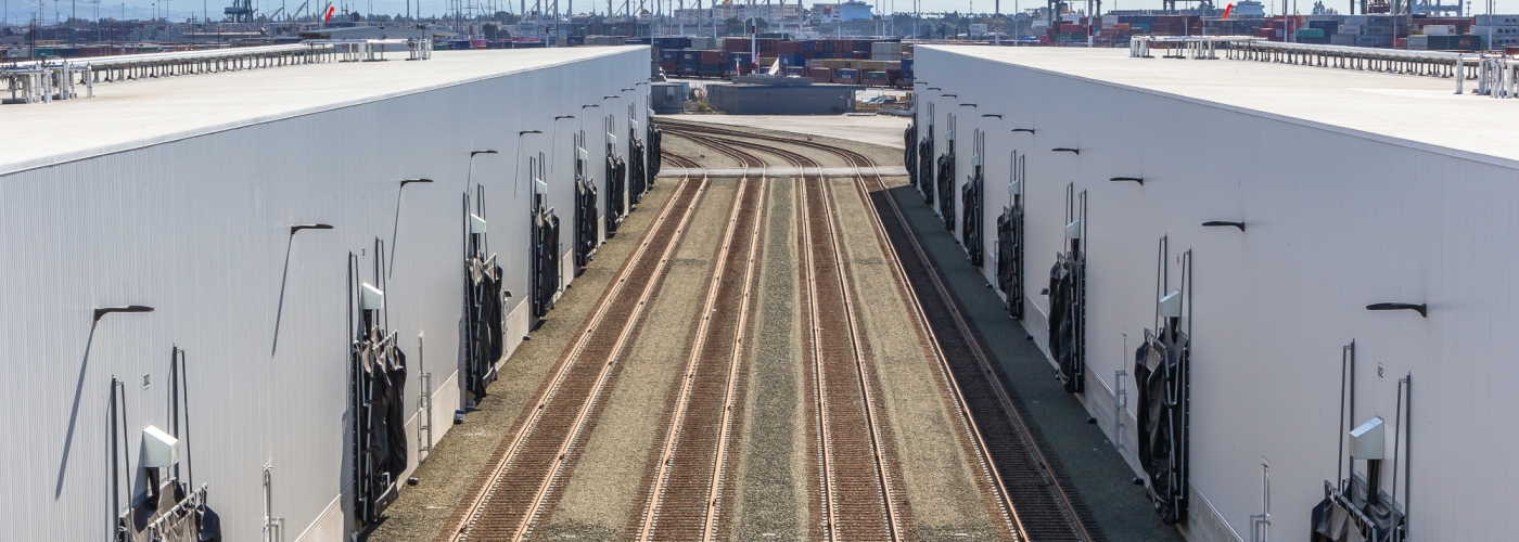 Exterior photo of rails leading into Lineage's Cool Port of Oakland